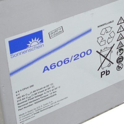 מצבר ג'ל לתעשיה פריקה עמוקה C10 GEL 182Ah/ 6V למערכות אל פסק מערכות סולאריות ועוד,Hybrid Gel Exide Sonnenschein A606/200 6V 182Ah (C10) dryfit מצבר תעשייתי 6 וולט טכנולגיית GEL . חזק במיוחד למערכות סולאריות ,מערכות גיבוי ולשימוש תעשייתי ,ניתן לחבר בשירשור מספר תאי 6V ליצירת מצבר 12V או 24V בהספק עצום. מצבר ג'ל לתעשיה פריקה עמוקה C10 GEL 182Ah/ 6V למערכות אל פסק מערכות סולאריות ועוד,Hybrid Gel Exide Sonnenschein A606/200 6V 182Ah (C10) dryfit