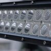 גשר תאורה פרוזקטור לרכב ולעבודה 112 סמ Dual row Cree 3W הספק 240W גשר תאורה לד בהספק של 240W אורך 109 ס"מ ,גוף עשוי אלומיניום ועדשות זכוכית מחוסמת, עמיד בתנאי מזג אוויר שונים ועמיד בפני זעזועים, אור הפרוז'קטור ניתן לכיוונון בזוויות שונות על פי צורך של 10, 30, 45, 60 מעלות. גשר תאורה פרוזקטור לרכב ולעבודה 112 סמ Dual row Cree 3W הספק 240W