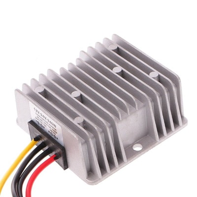ממיר מתח נמוך 24V TO 12V DC TO DC המרה מ 24V ל-12 וולט 5A ממיר להמרת מתח מ-24V ל-12V. הממיר ניתן להתקנה ולשימוש במכשירי אלקטרוניקה הצורכים 12V או כל מתח בטווח המצויין במפרט. מיועד לצרכנים עד 5 אמפר. ממיר מתח נמוך 24V TO 12V DC TO DC המרה מ 24V ל-12 וולט 5A