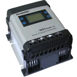 בקר טעינה סולארי 80A סדרת  12/24V MPPT 80A Sunpulse בקר טעינה חכם עם צג דיגיטלי לחיווי מצב מערכת
